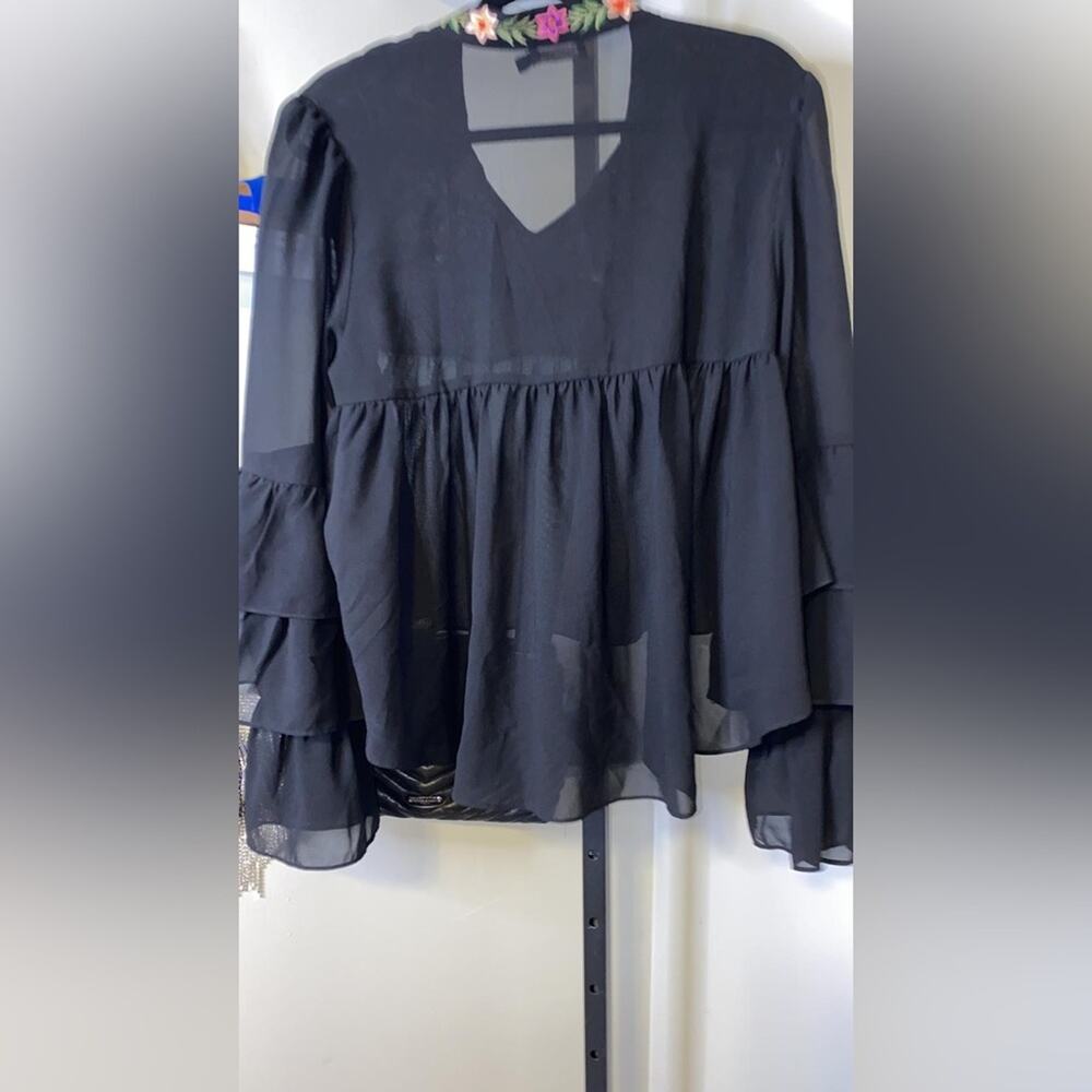 Raised collar blouse with staggered sleeves and embroidery by Boohoo - Picture 6 of 12